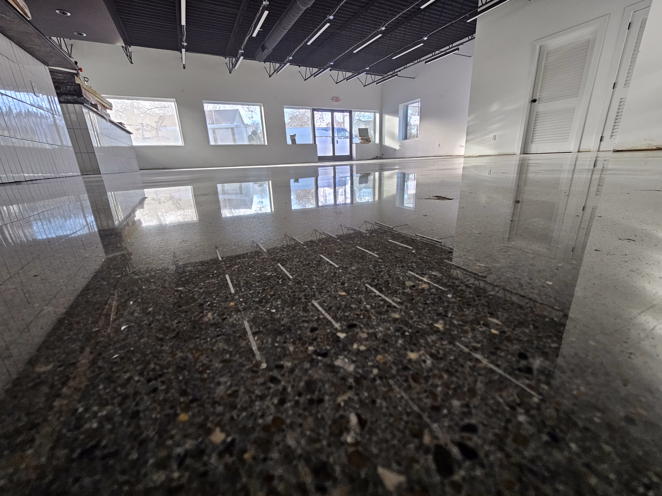 how epoxy floors improve osha compliance in industrial workspaces